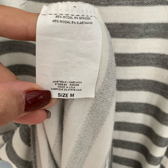 A Pea In The Pod Maternity Stripe Tee Grey Medium - Picture 6 of 7